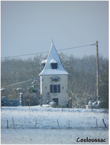 Couloussac pigeonnier sous la neige